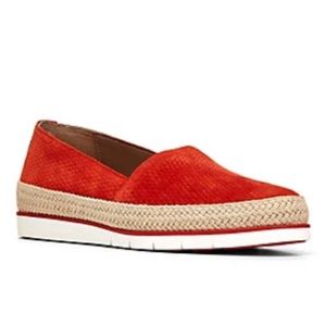 - LIKE NEW DONALD J PLINER PALM SLIP ON SNEAKERS